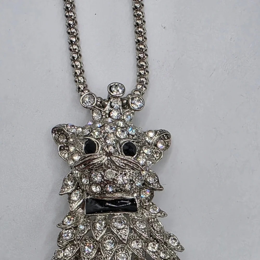 Silver Tone Rhinestone Sitting Cat‎ Pendant Brooch Long Popcorn Chain Necklace